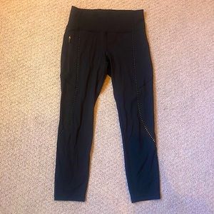 Lululemon leggings sz 4: 7/8 length w zip pockets